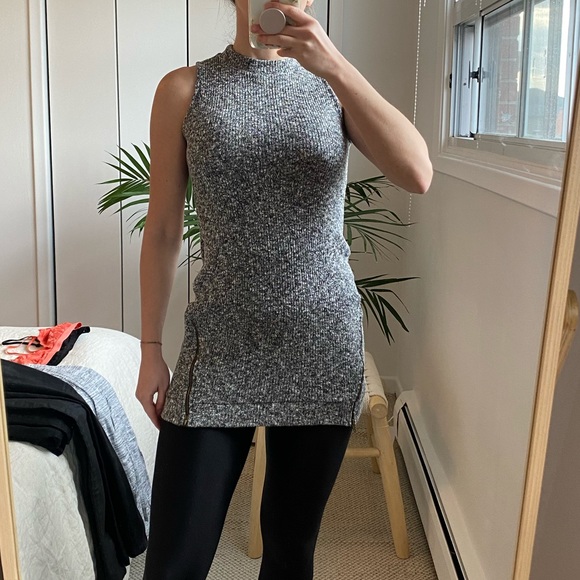 Monteau - Sweater Top - Picture 4 of 4